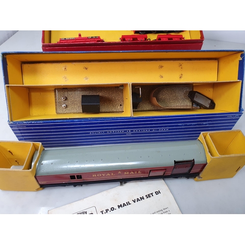 114 - Hornby Dublo T.P.O Mail Van Set, boxed with guarantee and 4620 Breakdown Crane, boxed with insert