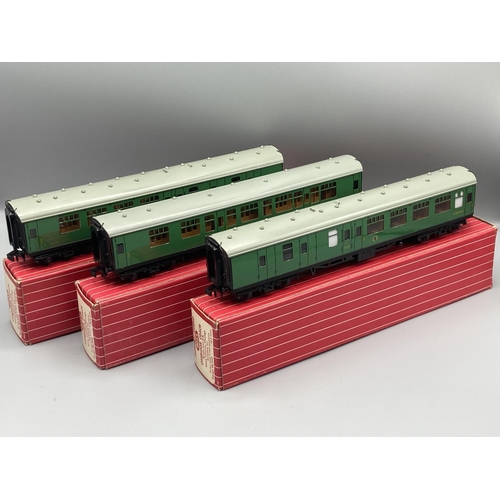 15 - Three Hornby Dublo S.R. Corridor Coaches including 1x 4054 and 2x 4055, mint condition and unused, b... 