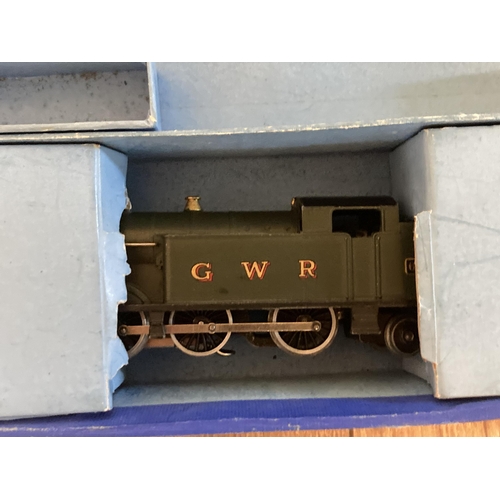 22 - Hornby Dublo EDG7 Royal Scot Tank Goods Set, contents in Nr mint-mint condition, box base in excelle... 