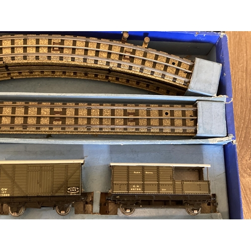 22 - Hornby Dublo EDG7 Royal Scot Tank Goods Set, contents in Nr mint-mint condition, box base in excelle... 