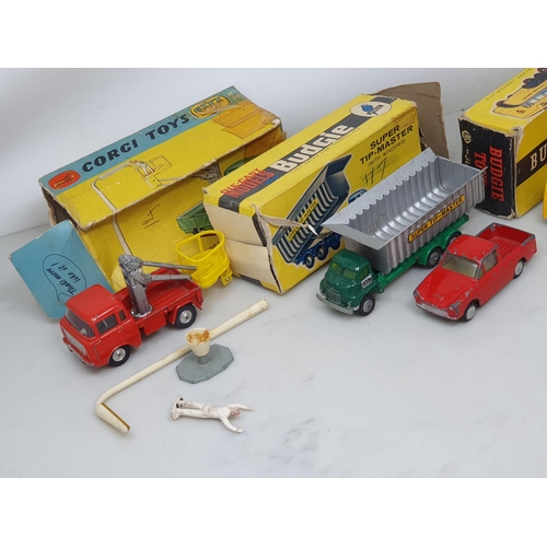 259 - A Budgie Toys Super-Tip-Master, a Mobile Traffic Unit (boxes A/F), a Scammel Scarab, a Lion Car D.A.... 