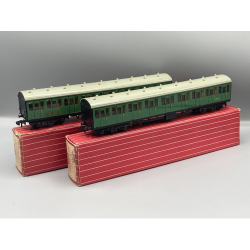 28 - Pair of Hornby Dublo 4081 S.R. Suburban Coaches in mint condition, both 2nd Class, have been lightly... 