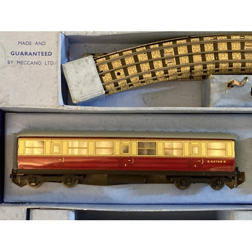 3 - Hornby Dublo EDP11 'Silver King' Passenger Train Set in mint condition showing little signs of use. ... 