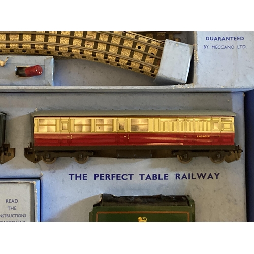 3 - Hornby Dublo EDP11 'Silver King' Passenger Train Set in mint condition showing little signs of use. ... 