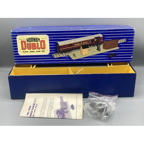 32 - Hornby Dublo late production D1 T.P.O Mail Van Set with 3400 type instructions, appears unused, box ... 