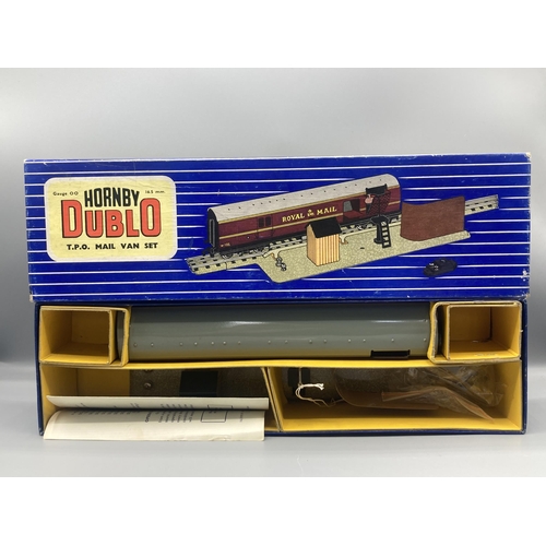 32 - Hornby Dublo late production D1 T.P.O Mail Van Set with 3400 type instructions, appears unused, box ... 