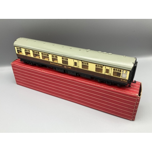 37 - Hornby Dublo 4070 W.R. Restaurant Car in mint condition, has been lightly run, box in excellent cond... 