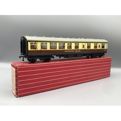 37 - Hornby Dublo 4070 W.R. Restaurant Car in mint condition, has been lightly run, box in excellent cond... 