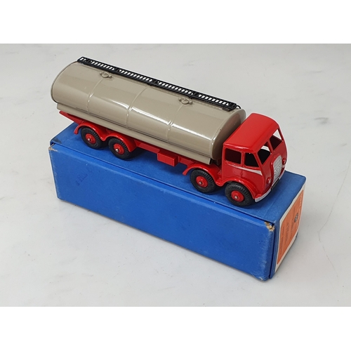 386 - A boxed Dinky Toys No.504 Foden 14-ton Tanker with red chassis and fawn back