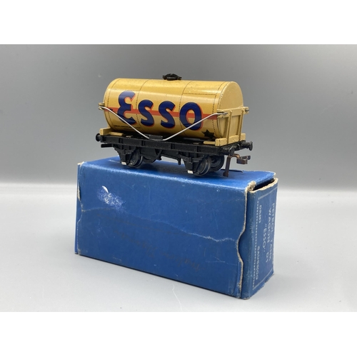 40 - Hornby Dublo D1 buff 'Esso' Tanker in Ex-plus condition. Slight discolouration on the top of the tan... 