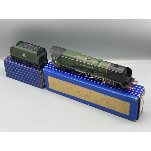 42 - Hornby Dublo EDL12 'Duchess of Montrose' Locomotive in matt finish, mint condition, has been lightly... 