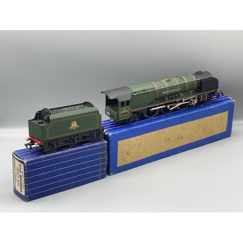 42 - Hornby Dublo EDL12 'Duchess of Montrose' Locomotive in matt finish, mint condition, has been lightly... 