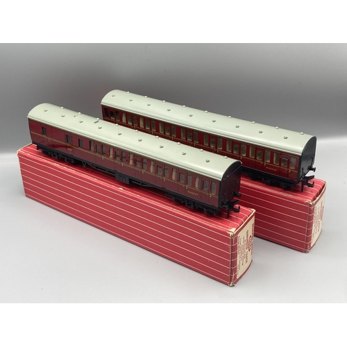 46 - Hornby Dublo pair of 4083 and 4084 B.R. Suburban Coaches in Nr mint-mint condition, boxes Nr perfect... 