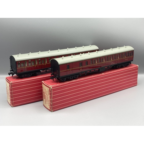 46 - Hornby Dublo pair of 4083 and 4084 B.R. Suburban Coaches in Nr mint-mint condition, boxes Nr perfect... 