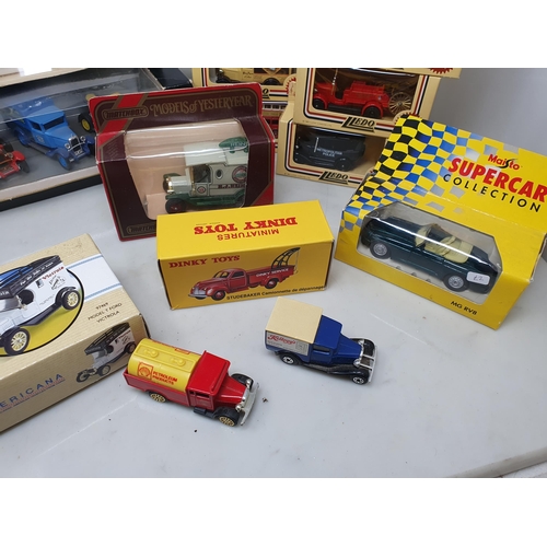 474 - A box of boxed and unboxed modern diecast Models including Solido, Corgi and Lledo