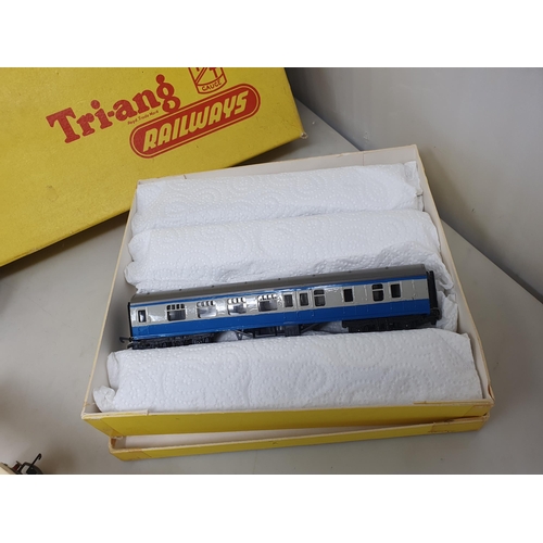 480 - A boxed Triang TT gauge T.4 part Goods Set, a boxed T.32 Island Platform Set, a rake of four unboxed... 