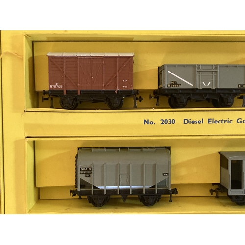 5 - Hornby Dublo 2030 Bo-Bo Diesel Goods Set. Contents in mint condition showing no signs of use  to whe... 