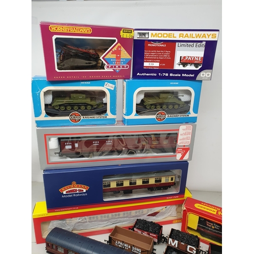 531 - A boxed Hornby 00 gauge BR Brake Caoch, Bachmann BR Corridor Coach, Lima Restaurant Car, two Airfix,... 