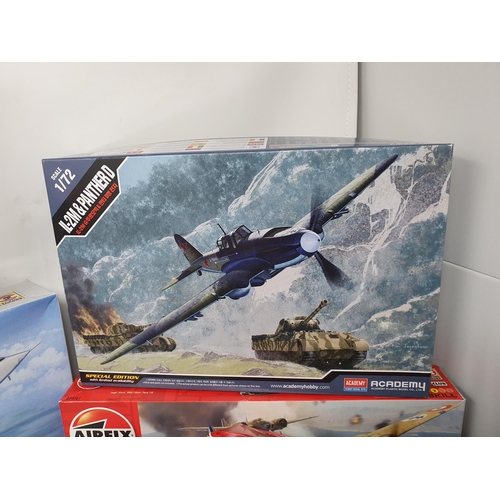 533 - Ten boxed Airfix, Revell and other plastic Kits including TSR-2, 90 Years of Fighters Pack, Spitfire... 