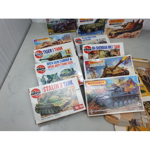 537 - Seventeen boxed Airfix and Matchbox 1:72 scale Tank and Military Kits