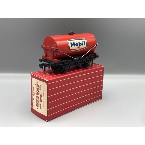 54 - Hornby Dublo 4877 Export 'Mobil' Tanker, unused and mint condition, box in superb condition with yel... 