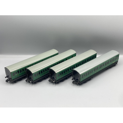 55 - Hornby Dublo, a running rake of four S.R. tinplate Suburban Coaches comprising 3x 4025 1/2nd and 1x ... 