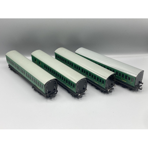 55 - Hornby Dublo, a running rake of four S.R. tinplate Suburban Coaches comprising 3x 4025 1/2nd and 1x ... 