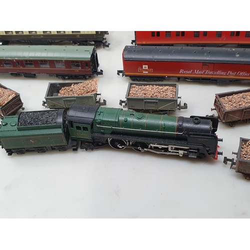 551 - An unboxed Trix N gauge 'Britannia' Locomotive, eleven unboxed N gauge Pullman Coaches, six Royal Ma... 