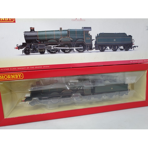 557 - A boxed Hornby 00 gauge Star Class Locomotive 'Knight of the Grand Cross'