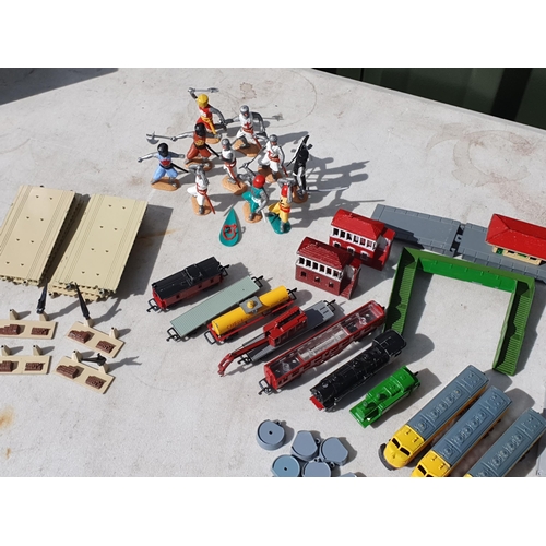 559 - A quantity of Lone Star diecast Railway including Locomotives, Rolling Stock, Stations, etc., Triang... 