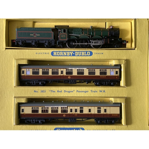 61 - Hornby Dublo 2021 'The Red Dragon' Passenger Set, locomotive and coaches in Nr mint-mint condition. ... 