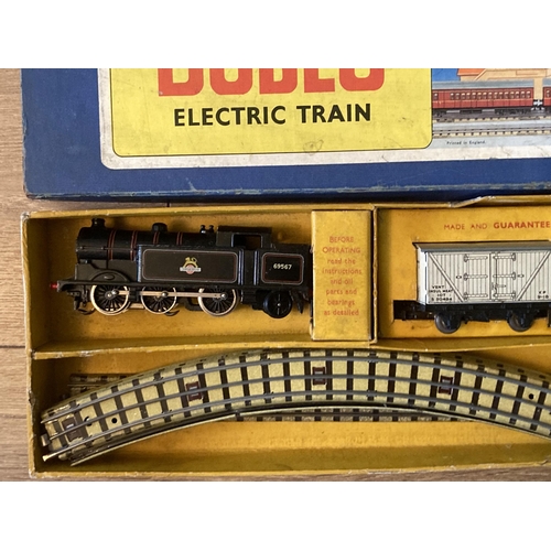 67 - Hornby Dublo EDG17 0-6-2T Goods Set, contents in VG condition, box lid has had corner repairs but is... 