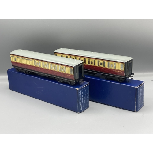 7 - Hornby Dublo pair of D11 Corridor Coaches in mint condition, boxes in Nr perfect condition