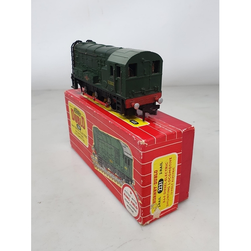 71 - Hornby Dublo 2231 0-6-0 Diesel Shunter, boxed and 2232 Co-Co diesel Locomotive, boxed