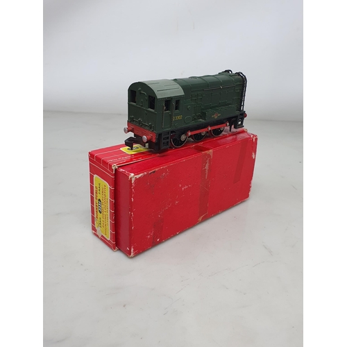 71 - Hornby Dublo 2231 0-6-0 Diesel Shunter, boxed and 2232 Co-Co diesel Locomotive, boxed