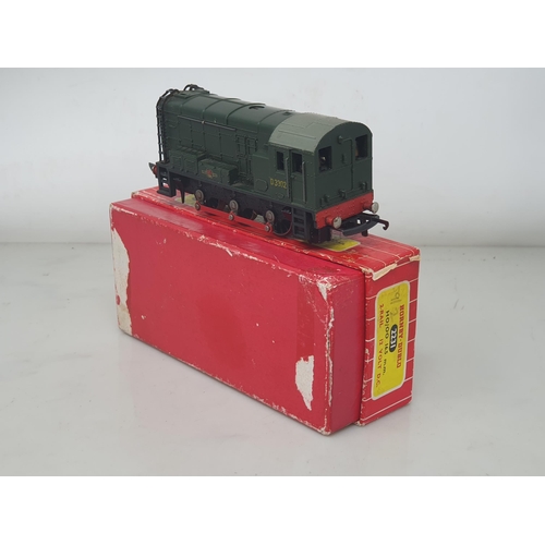 72 - Hornby Dublo 2231 0-6-0 Diesel Shunter, boxed and 2234 Deltic diesel Locomotive 'Crepello' boxed