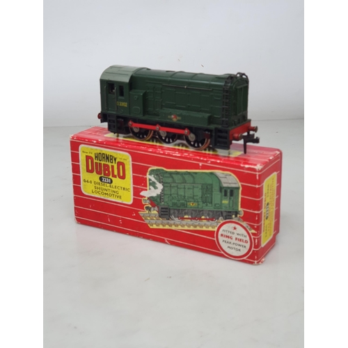 73 - Hornby Dublo 2231 0-6-0 Diesel Shunter, boxed and 2221 'Cardiff Castle' Locomotive, boxed