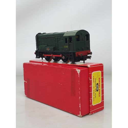 73 - Hornby Dublo 2231 0-6-0 Diesel Shunter, boxed and 2221 'Cardiff Castle' Locomotive, boxed