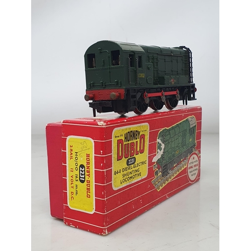 73 - Hornby Dublo 2231 0-6-0 Diesel Shunter, boxed and 2221 'Cardiff Castle' Locomotive, boxed