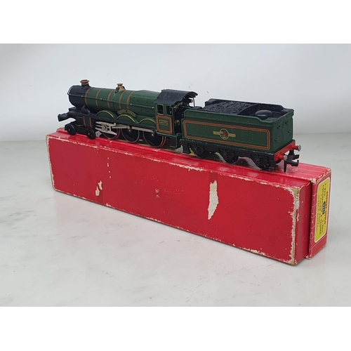 73 - Hornby Dublo 2231 0-6-0 Diesel Shunter, boxed and 2221 'Cardiff Castle' Locomotive, boxed