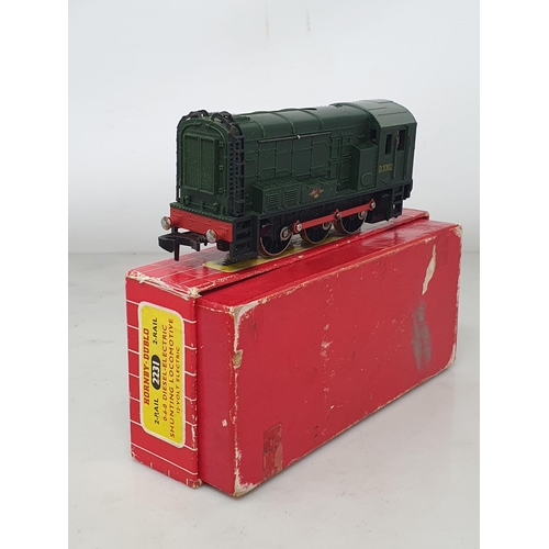 74 - Hornby Dublo 2231 0-6-0 Diesel Shunter, boxed and 2232 Co-Co diesel Locomotive, boxed