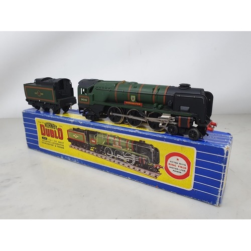 89 - Hornby Dublo 3236 West Country Class Locomotive 'Dorchester', boxed and EDL11 A4 Locomotive 'Silver ... 