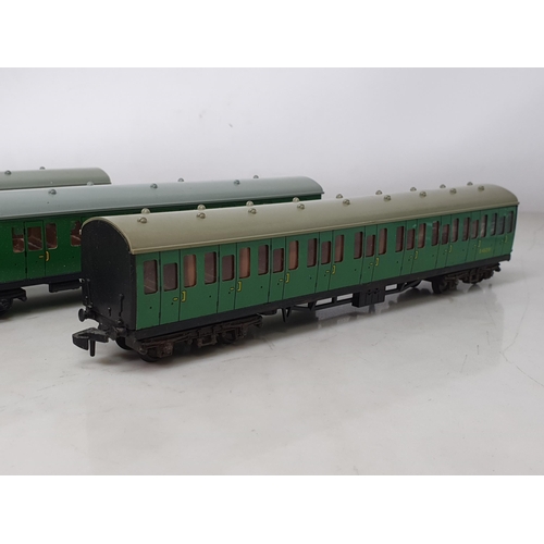 92 - Hornby Dublo 2050 three piece Electric Suburban Unit, unboxed