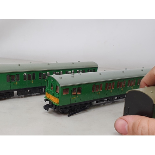 92 - Hornby Dublo 2050 three piece Electric Suburban Unit, unboxed