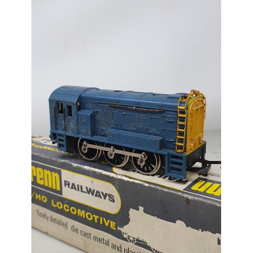 95 - Wrenn W2232 0-6-0 Diesel Shunter A/F, boxed and two Wrenn 2206 0-6-0T Locomotives