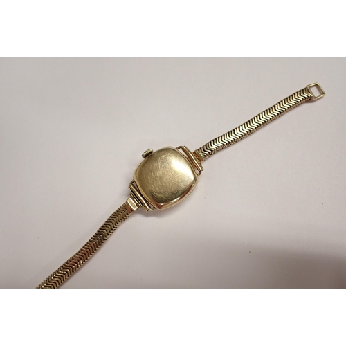 154 - A lady's Marvin Wristwatch the silvered dial with arabic numerals in 9ct gold case, case width 20mm,... 