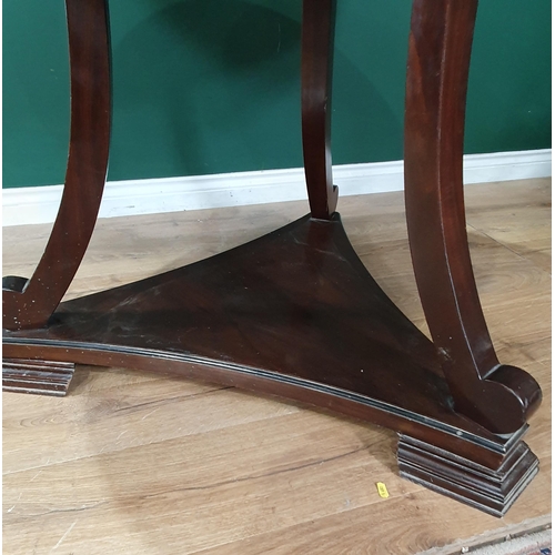 536 - A mahogany veneered circular Breakfast Table on triform platform base 3ft 8in D x 2ft 5in H (R6)