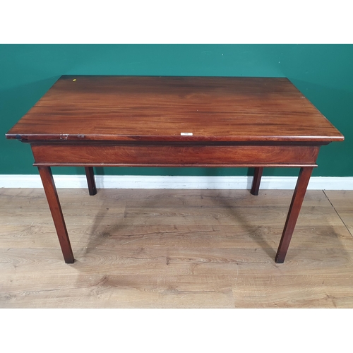 588 - A modern mahogany Dining Table 4ft 3in W x 2ft 7in H (R6)