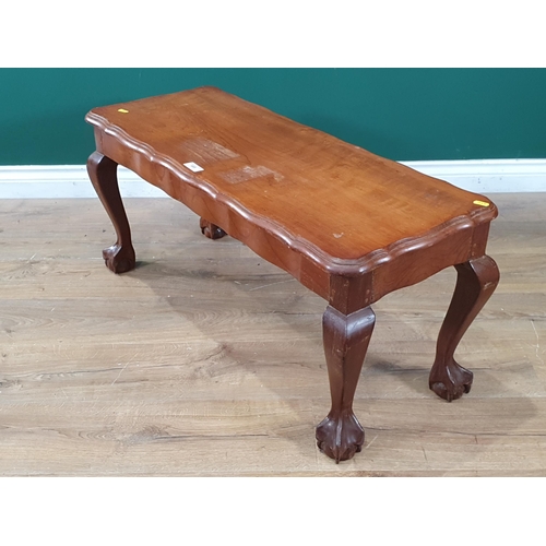 689 - A walnut Coffee Table on cabriole supports 3ft W x 1ft 4in H (R8)