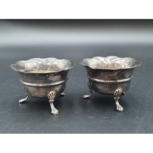 121 - A pair of Edward VII silver circular Salts with shaped rims, Birmingham 1903